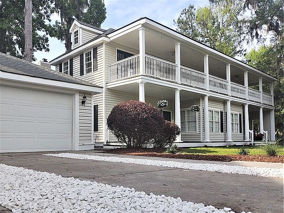 Detached 2 car garage