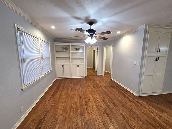 3rd image of 4701 N Independence Ave