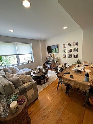 3rd image of 2544 Crescent St APT 2C