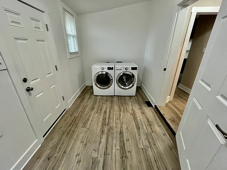 3175 N Kenwood Ave — Photo 32
