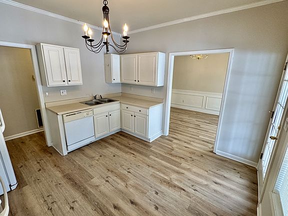 3rd image of 5115 Yellow Pine Dr