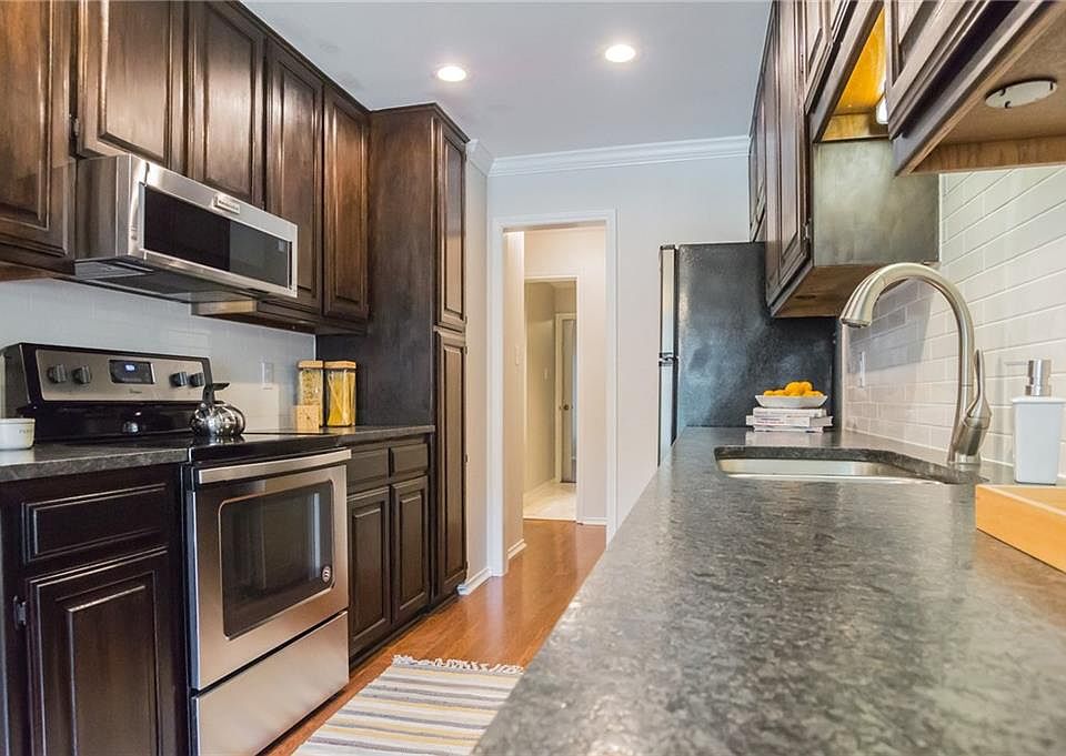 1st image of 3859 Williamsburg Cir