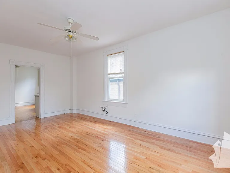 2317 N Southport Ave #3F — Photo 3
