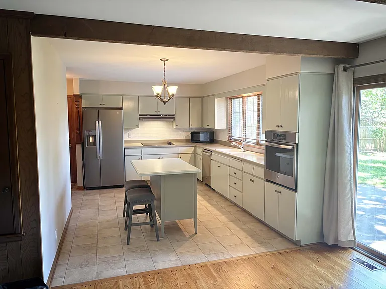 1931 SW Briarwood Dr — Photo 8
