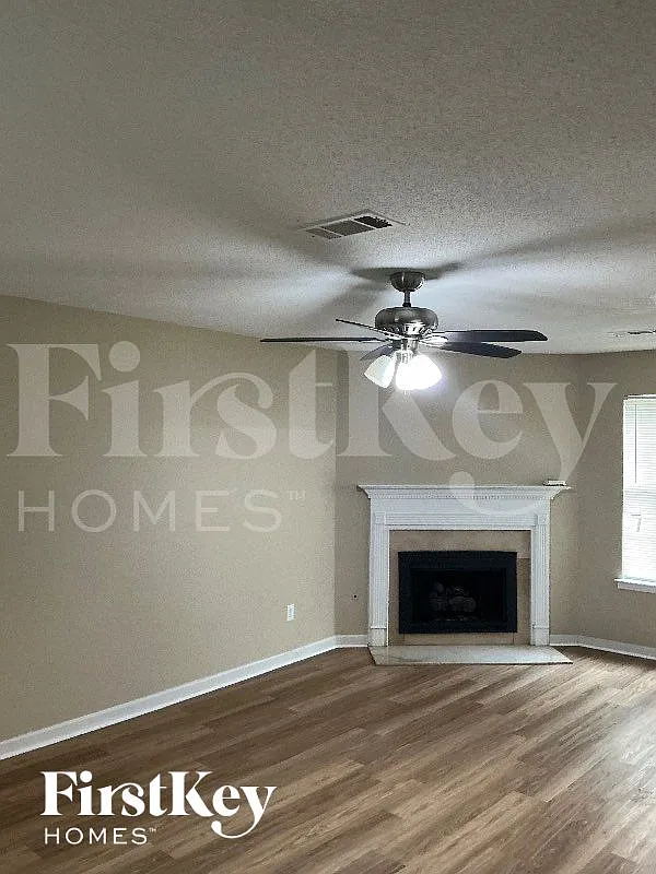 3 bed, 2.5 bath, 1623 sqft, $1,990 — Photo 2