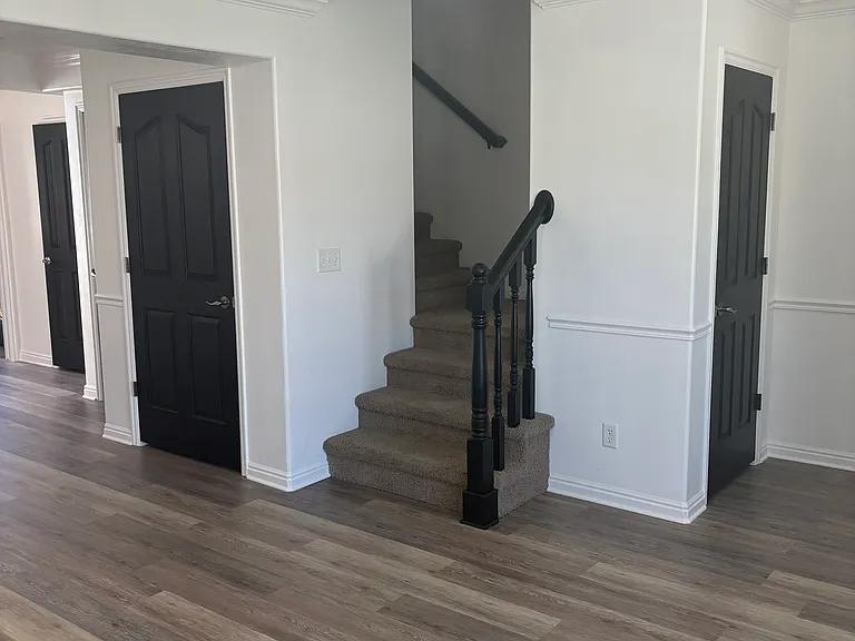 884 Liberty Ln — Photo 5