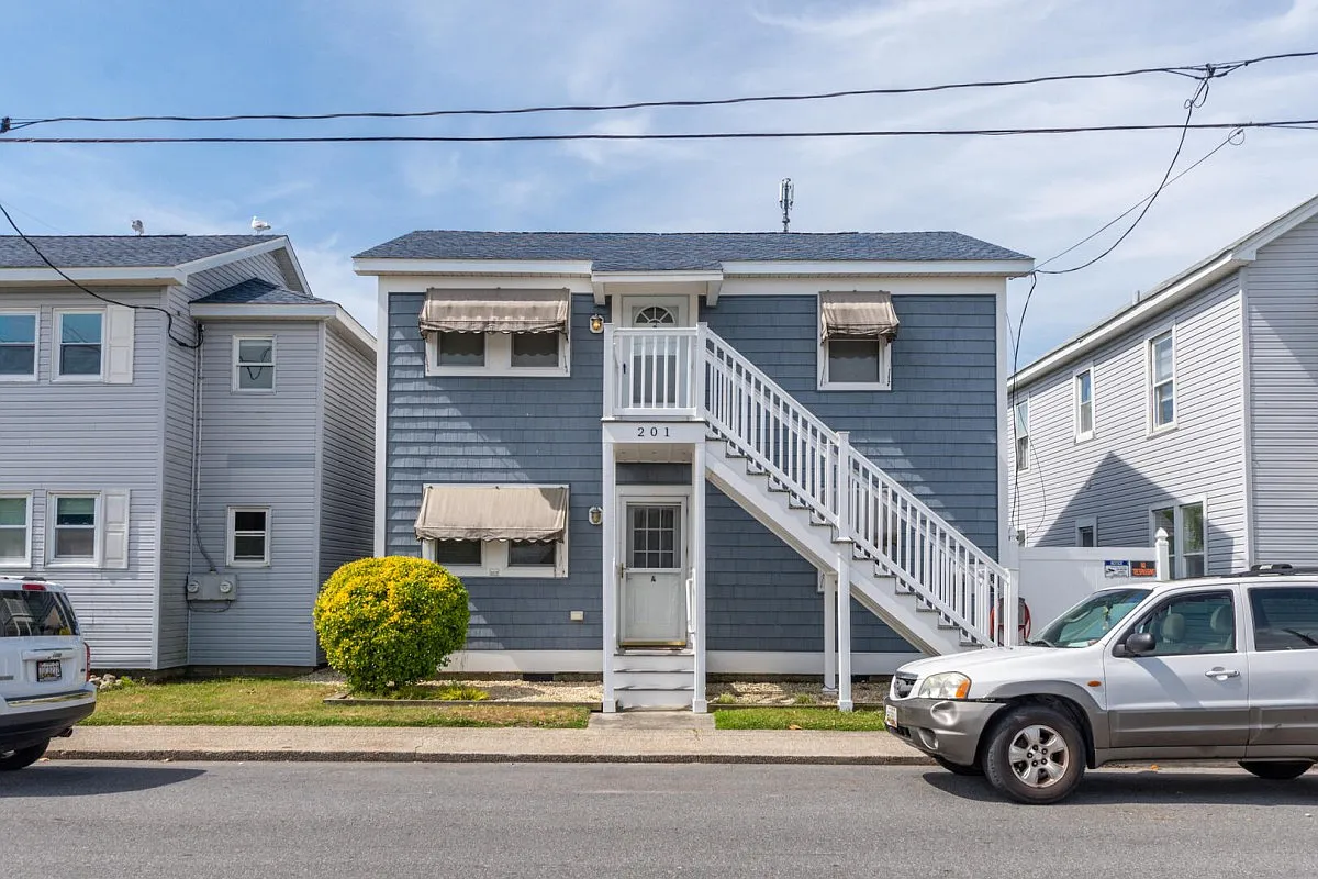2 bed, 750 sqft, $1,865 — Photo 1