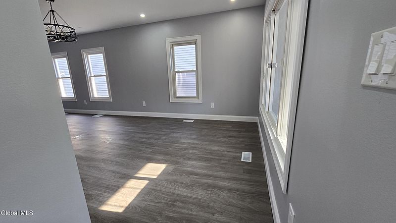 5th image of 237 Cherry Street