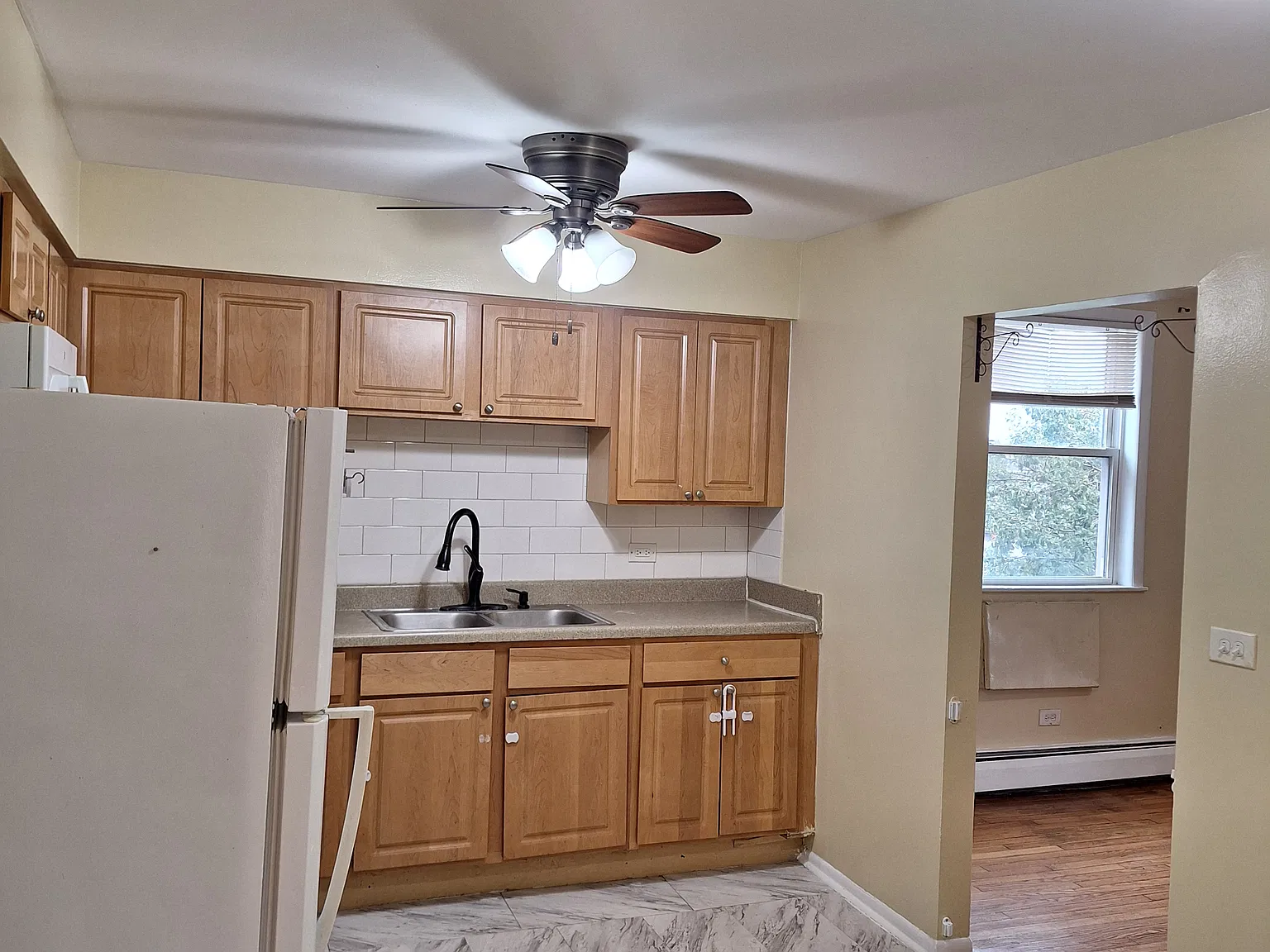 2 bed, 800 sqft, $1,000 — Photo 2