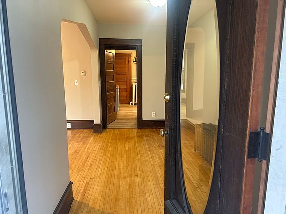 3rd image of 1094 13th Ave SE Unit 1