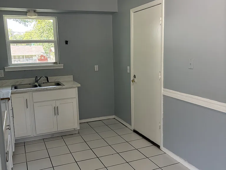 2220 S 132nd East Ave — Photo 4