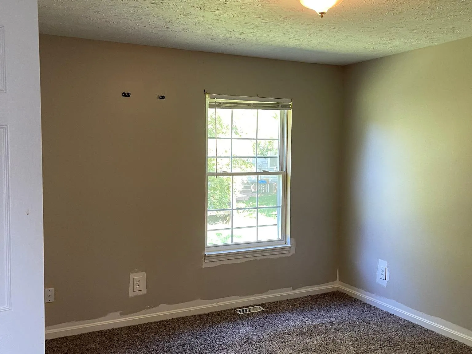 1100 Horsemans Ln — Photo 4