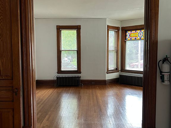 3rd image of 435 Woodward Ave APT A