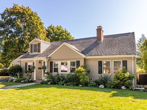 2nd image of 30 Colonial Ave