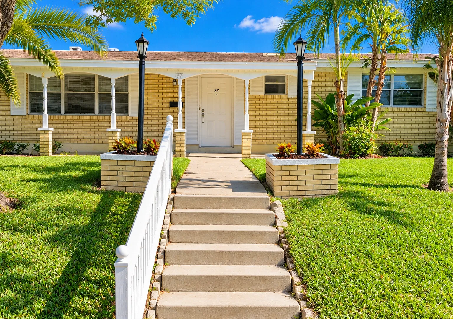 Enjoy Beachside Living In The Heart Of Ormond Beach — Photo 2