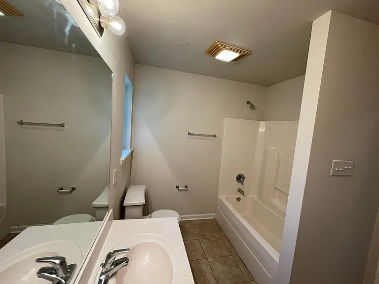 11327 Hampton Ct — Photo 18