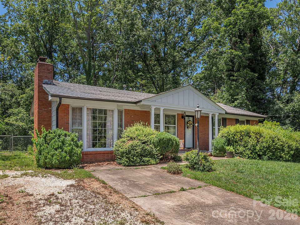 1st image of 25 Laurel Park Dr