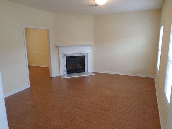 Living room w fireplace