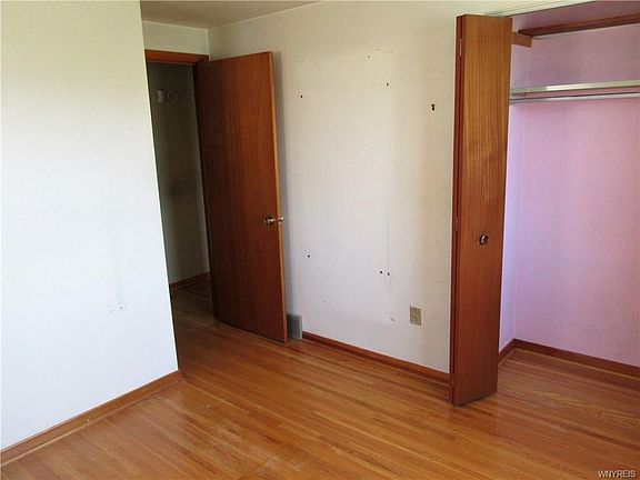 5th image of 33 Lucy Ln