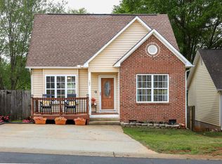 107 Shining Rock Ct, Boiling Springs, SC 29316