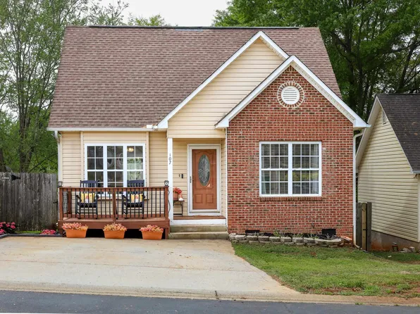 107 Shining Rock Ct, Boiling Springs, SC 29316