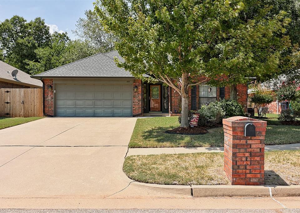 1st image of 833 Ethan Ln