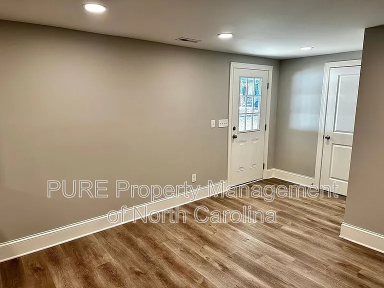708 Union St S — Photo 41