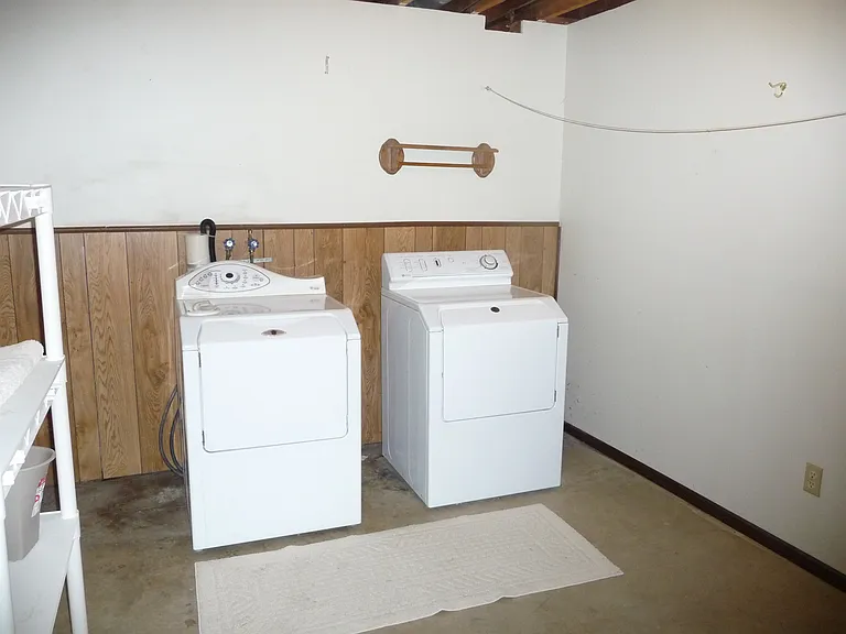 1047 Tyler St S — Photo 13