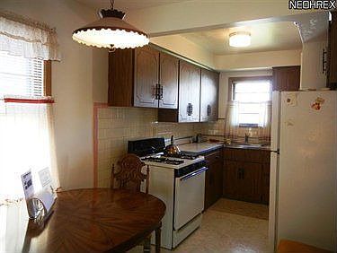 5th image of 131 Willard Ave