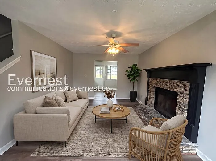 3 bed, 2.5 bath, 1392 sqft, $1,795 — Photo 3
