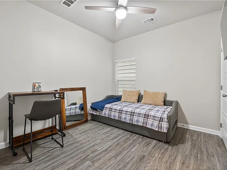 2110 Wesson Ct — Photo 5