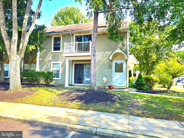 186 Collin Ct #B, Mount Laurel, NJ 08054