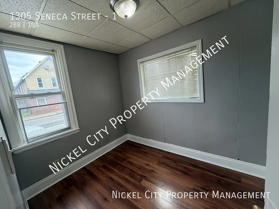 Building Photo - 1305 Seneca St #1