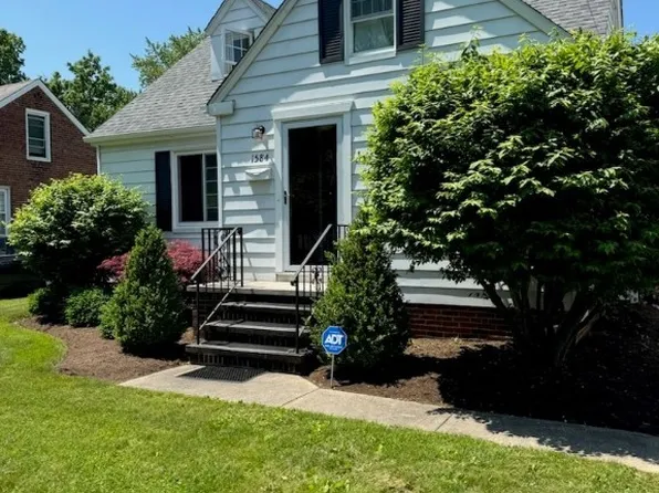 1584 Edgefield Rd, Lyndhurst, OH 44124