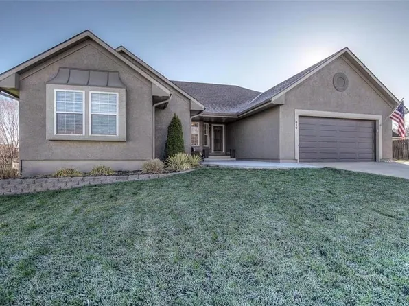 817 S Bridle Trail Ln, Peculiar, MO 64078