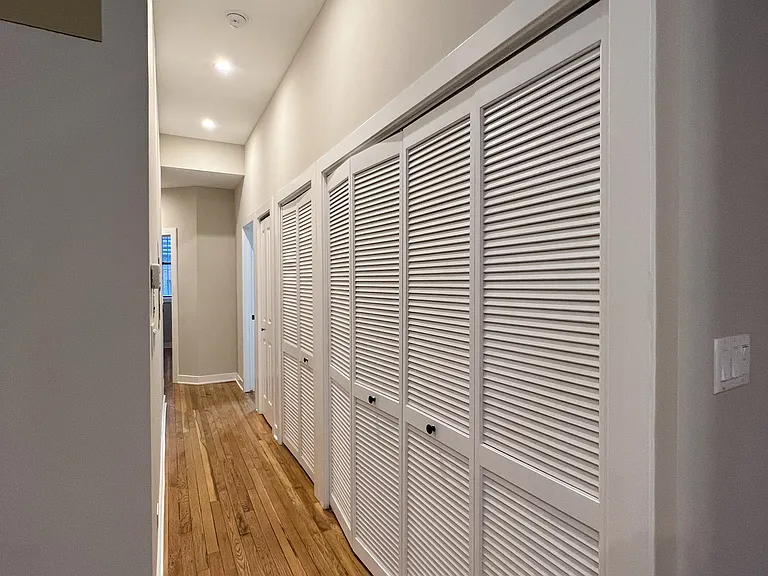 607 W Oakdale Ave #11-J — Photo 8