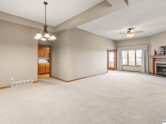 4th image of 752 Heatherwood St