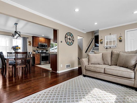 5th image of 127 Albourne St