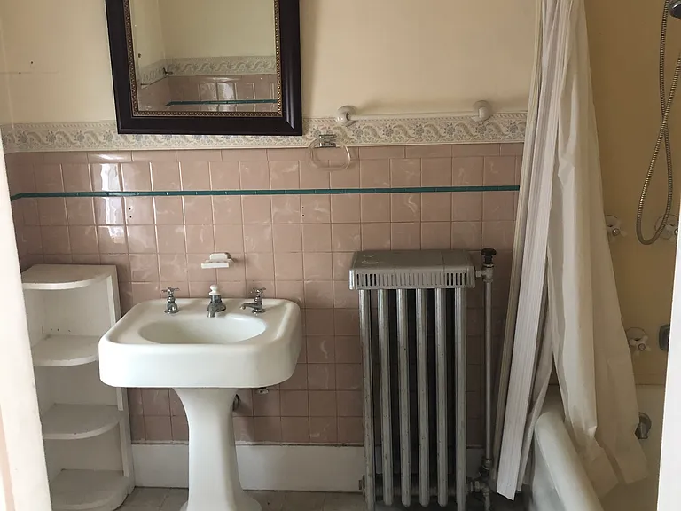 21 Crescent St #4 — Photo 4