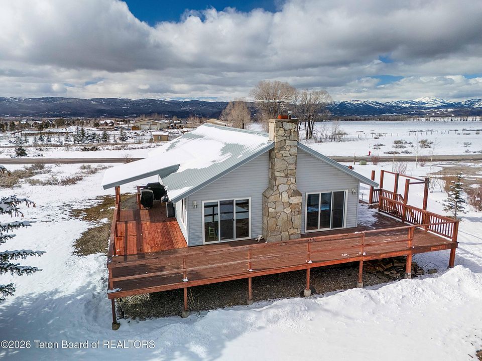 1st image of 385 Hardman Rd