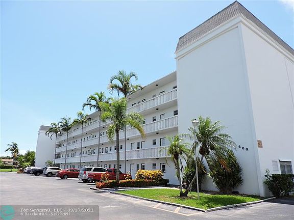 2nd image of 600 NE 2nd St APT 403