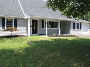 10 Flower Rd, Somerset, NJ 08873