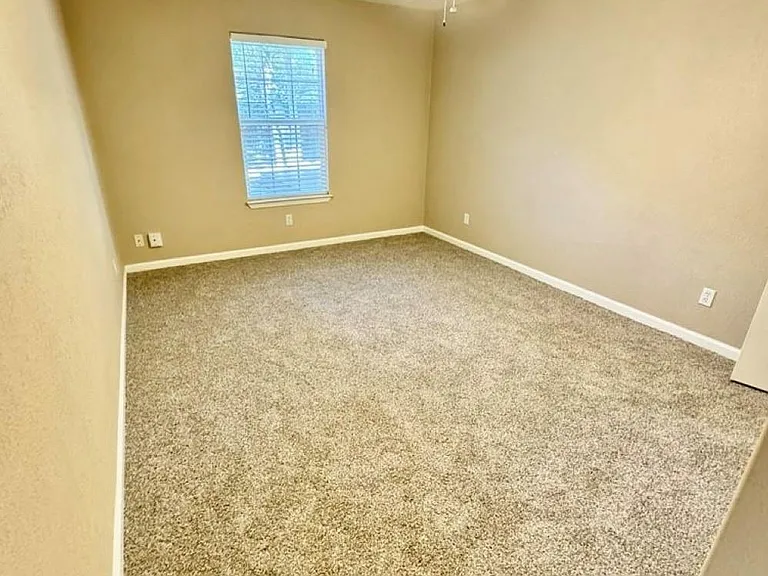 28922 Savannah Dr — Photo 16
