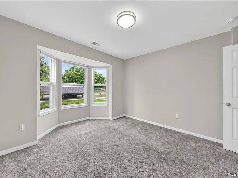 44393 Sunnyside Dr — Photo 20