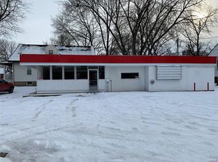 916 6th St, Highland, IL 62249