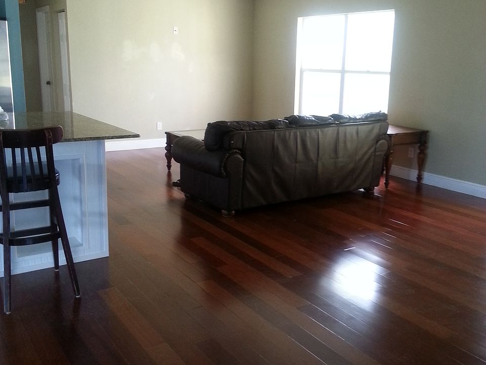1st image of 102 NE 11th St