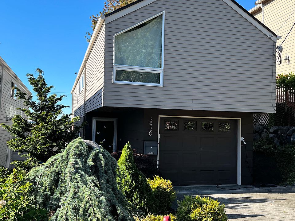Driveway with additional spot right in front for off-street parking