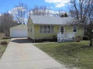 119 S 14th St, Le Claire, IA