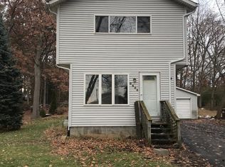 8454 Arlis St, Commerce Township, MI