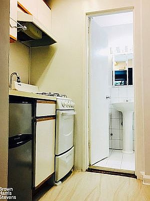 2nd image of 308 E 49th St APT 1B